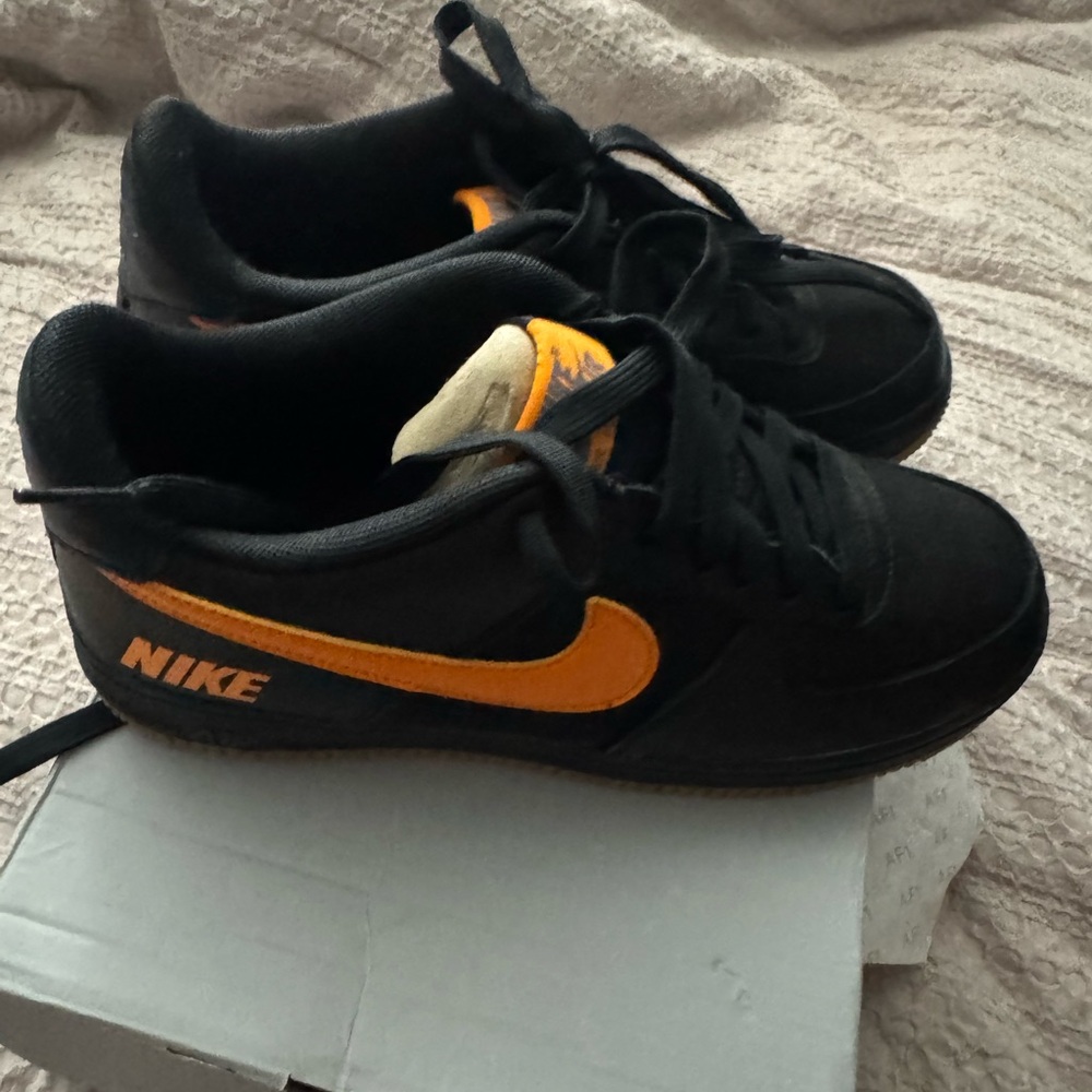 Nike Air Force 1 LV8 Black and Orange Sneakers Brand New 🔥 - Picture 8 of 9